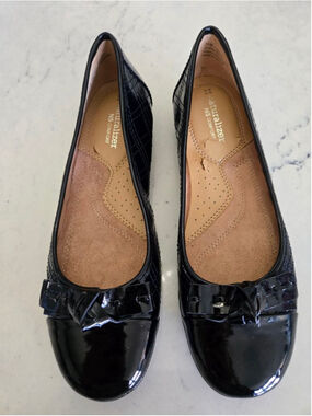 Women's Naturalizer Black Patent Cabaret Quilted Flats Size 7.5